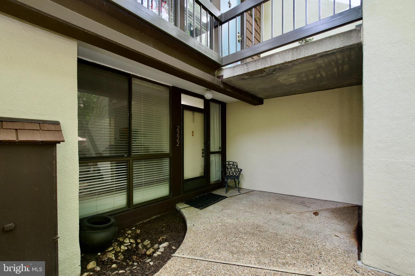 2222 S QUINCY ST #1, ARLINGTON, Virginia 22204, 2 Bedrooms Bedrooms, ,2 BathroomsBathrooms,Residential,For sale,2222 S QUINCY ST #1,VAAR2060188 MLS # VAAR2060188