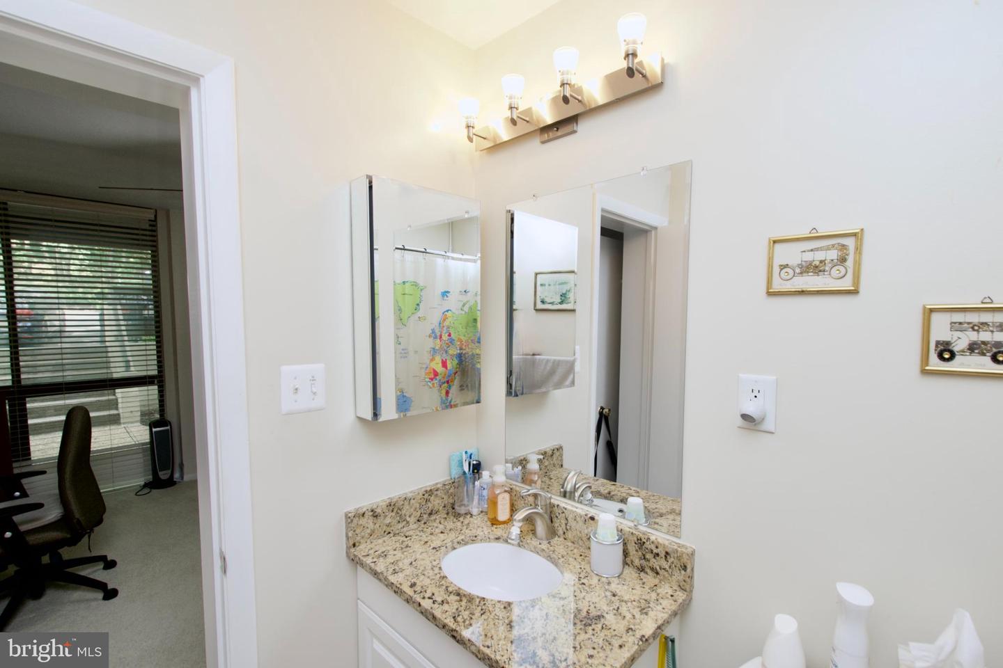 2222 S QUINCY ST #1, ARLINGTON, Virginia 22204, 2 Bedrooms Bedrooms, ,2 BathroomsBathrooms,Residential,For sale,2222 S QUINCY ST #1,VAAR2060188 MLS # VAAR2060188
