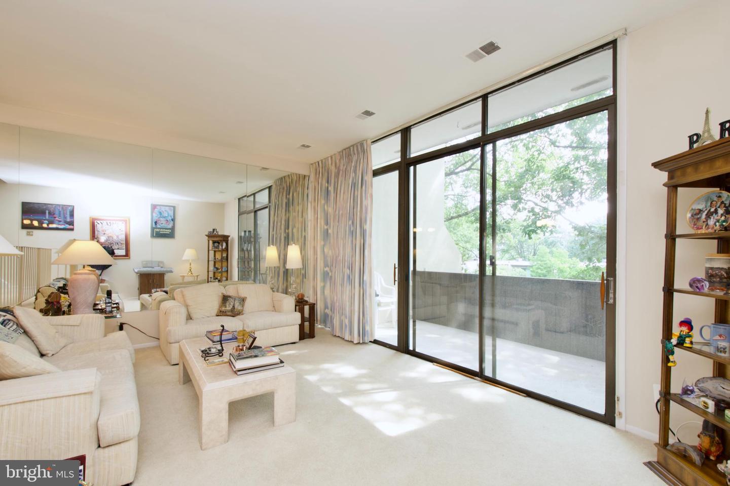 2222 S QUINCY ST #1, ARLINGTON, Virginia 22204, 2 Bedrooms Bedrooms, ,2 BathroomsBathrooms,Residential,For sale,2222 S QUINCY ST #1,VAAR2060188 MLS # VAAR2060188