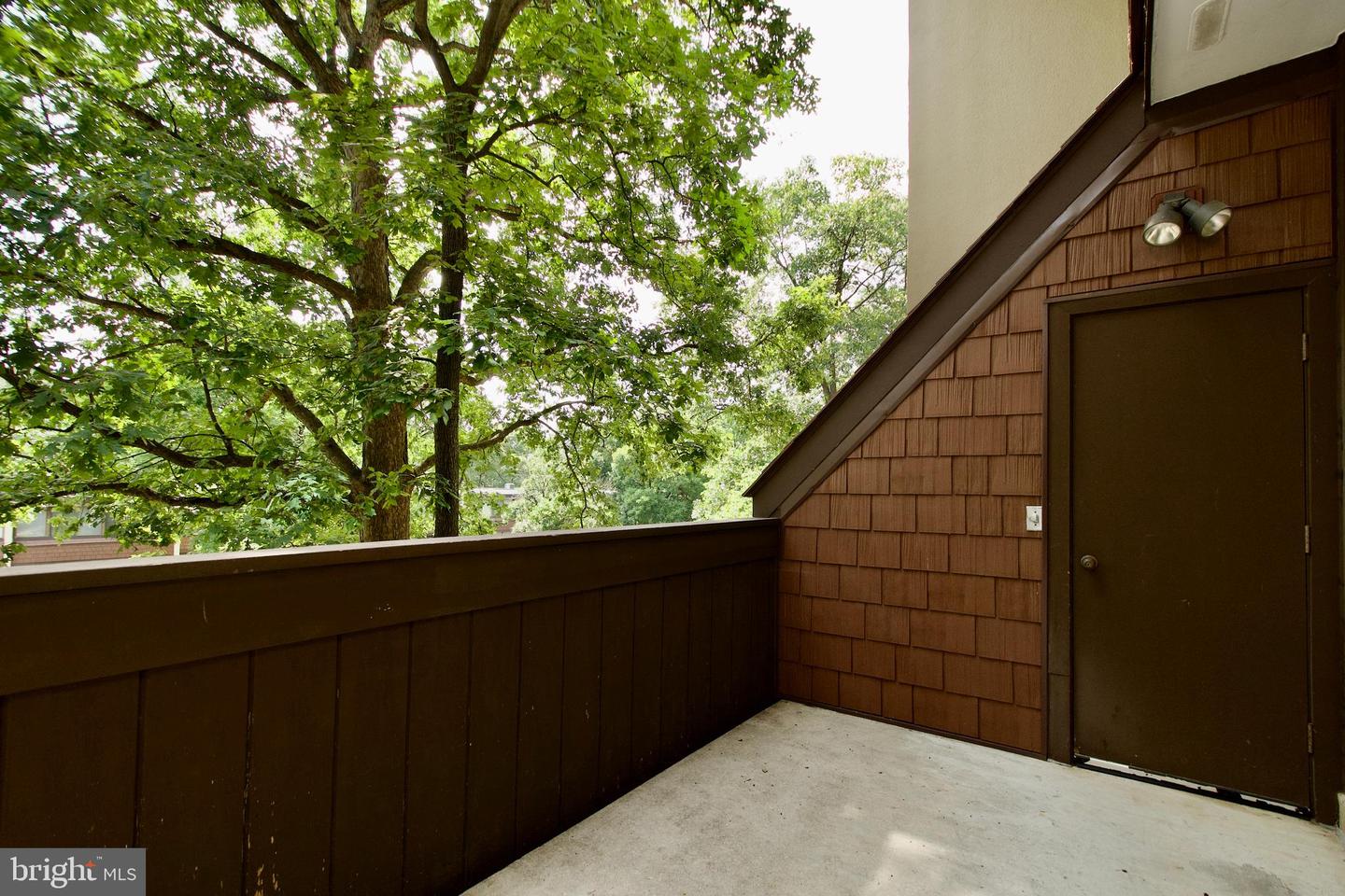 2222 S QUINCY ST #1, ARLINGTON, Virginia 22204, 2 Bedrooms Bedrooms, ,2 BathroomsBathrooms,Residential,For sale,2222 S QUINCY ST #1,VAAR2060188 MLS # VAAR2060188