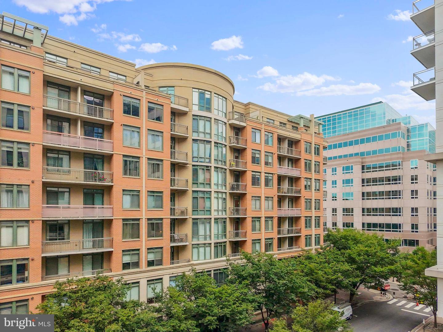 3625 10TH ST N #303, ARLINGTON, Virginia 22201, 2 Bedrooms Bedrooms, ,2 BathroomsBathrooms,Residential,For sale,3625 10TH ST N #303,VAAR2060256 MLS # VAAR2060256