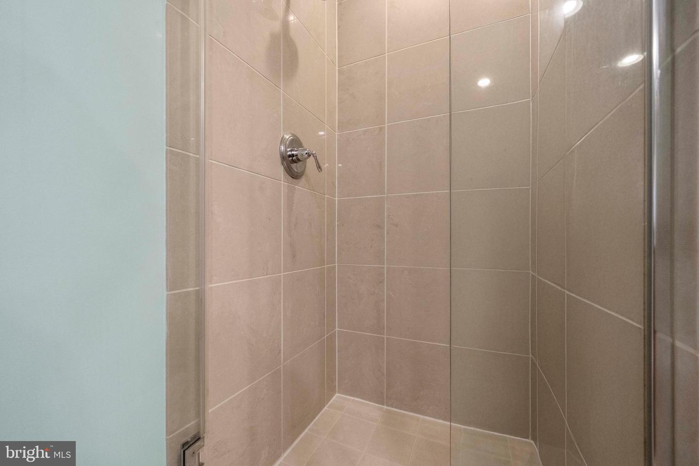 3625 10TH ST N #303, ARLINGTON, Virginia 22201, 2 Bedrooms Bedrooms, ,2 BathroomsBathrooms,Residential,For sale,3625 10TH ST N #303,VAAR2060256 MLS # VAAR2060256