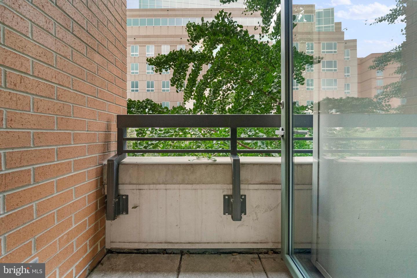 3625 10TH ST N #303, ARLINGTON, Virginia 22201, 2 Bedrooms Bedrooms, ,2 BathroomsBathrooms,Residential,For sale,3625 10TH ST N #303,VAAR2060256 MLS # VAAR2060256