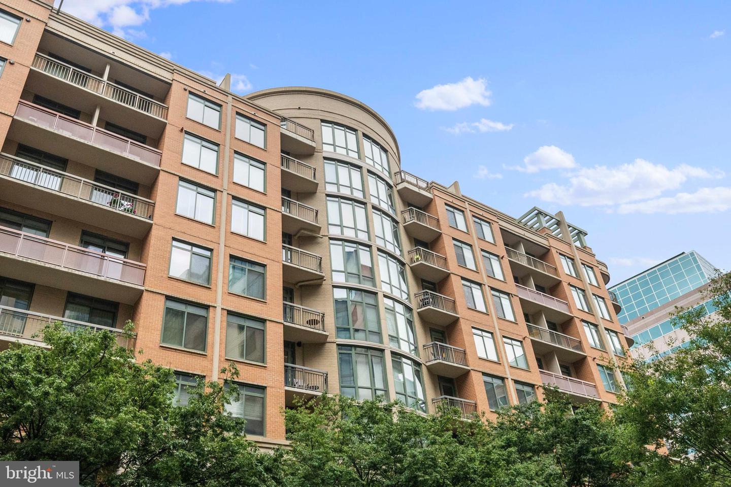3625 10TH ST N #303, ARLINGTON, Virginia 22201, 2 Bedrooms Bedrooms, ,2 BathroomsBathrooms,Residential,For sale,3625 10TH ST N #303,VAAR2060256 MLS # VAAR2060256