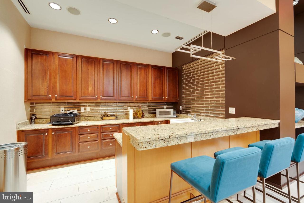 3625 10TH ST N #303, ARLINGTON, Virginia 22201, 2 Bedrooms Bedrooms, ,2 BathroomsBathrooms,Residential,For sale,3625 10TH ST N #303,VAAR2060256 MLS # VAAR2060256