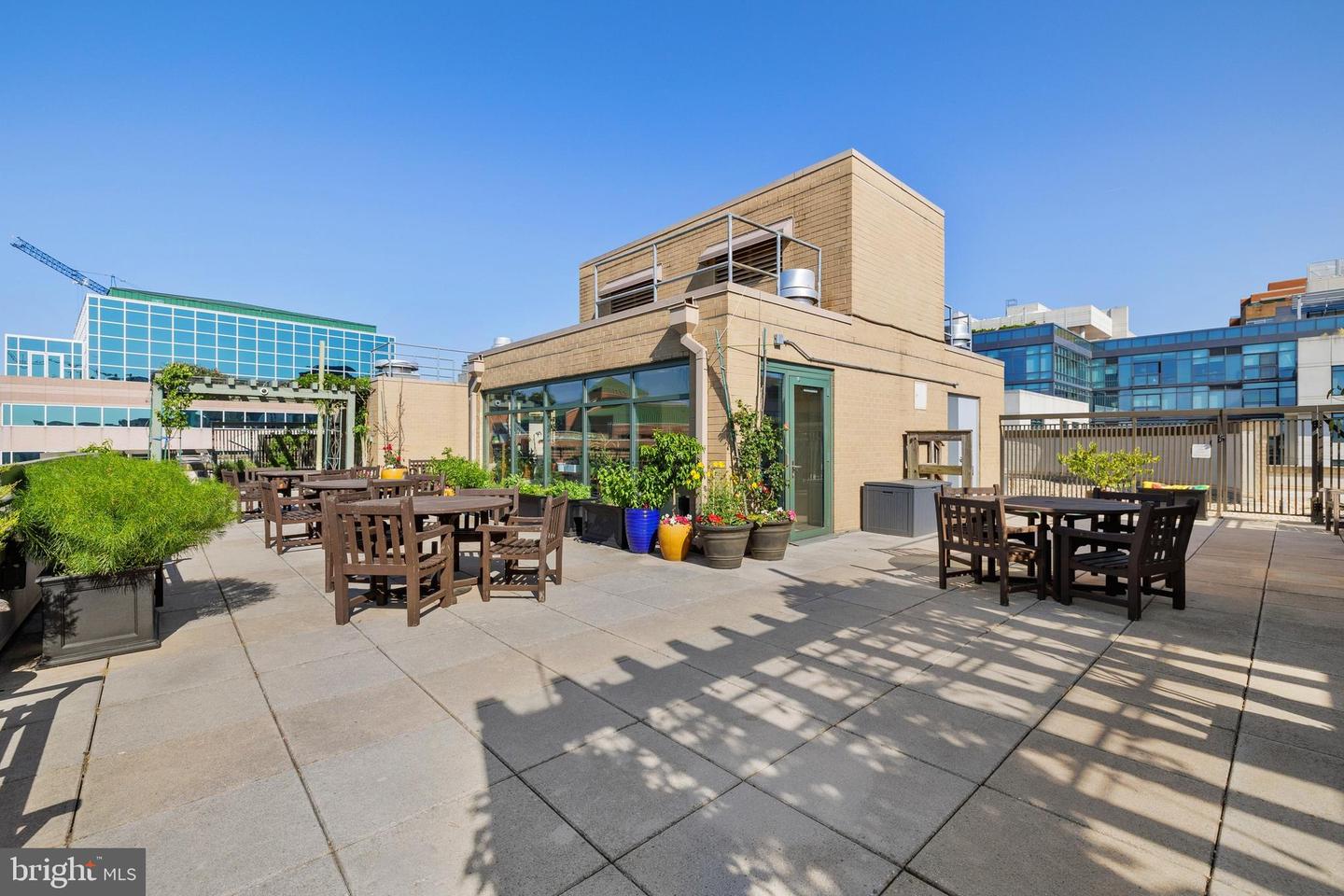 3625 10TH ST N #303, ARLINGTON, Virginia 22201, 2 Bedrooms Bedrooms, ,2 BathroomsBathrooms,Residential,For sale,3625 10TH ST N #303,VAAR2060256 MLS # VAAR2060256