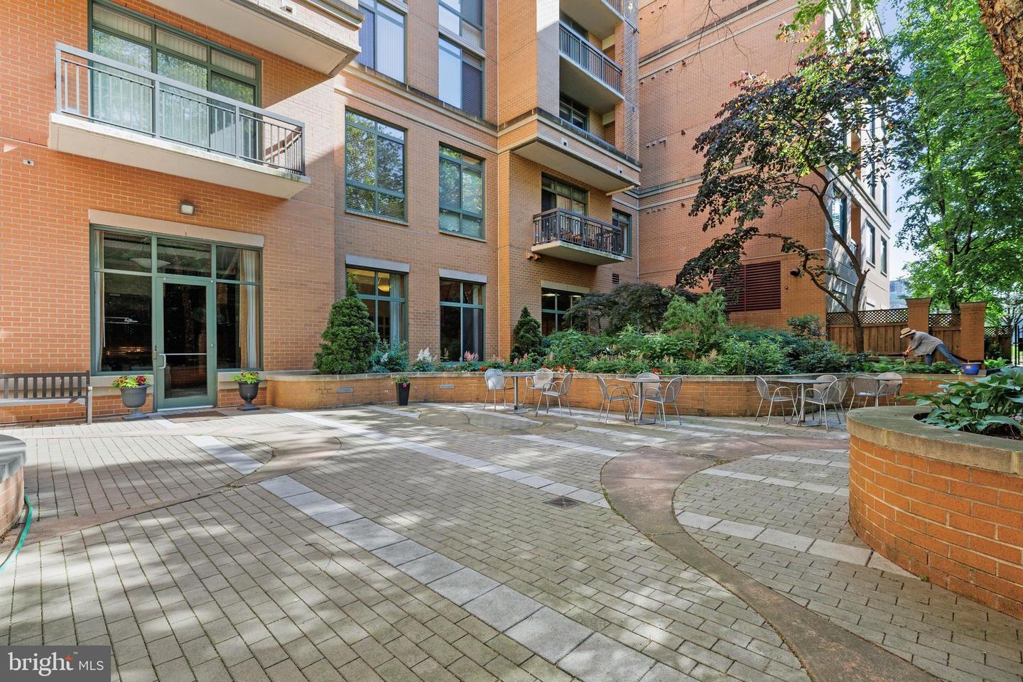 3625 10TH ST N #303, ARLINGTON, Virginia 22201, 2 Bedrooms Bedrooms, ,2 BathroomsBathrooms,Residential,For sale,3625 10TH ST N #303,VAAR2060256 MLS # VAAR2060256