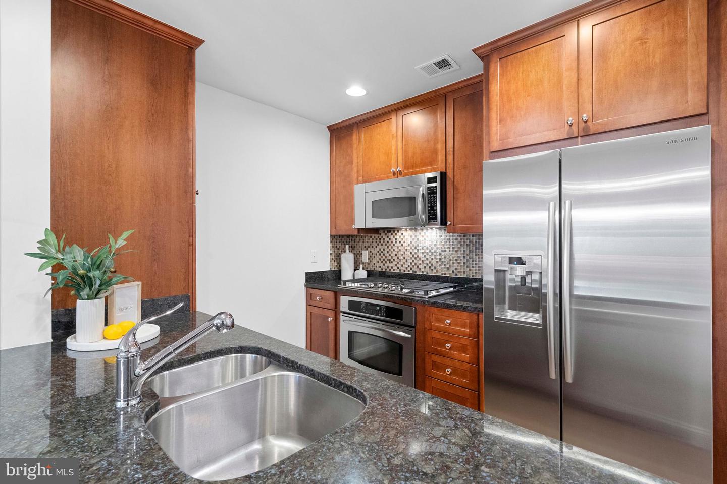 3625 10TH ST N #303, ARLINGTON, Virginia 22201, 2 Bedrooms Bedrooms, ,2 BathroomsBathrooms,Residential,For sale,3625 10TH ST N #303,VAAR2060256 MLS # VAAR2060256