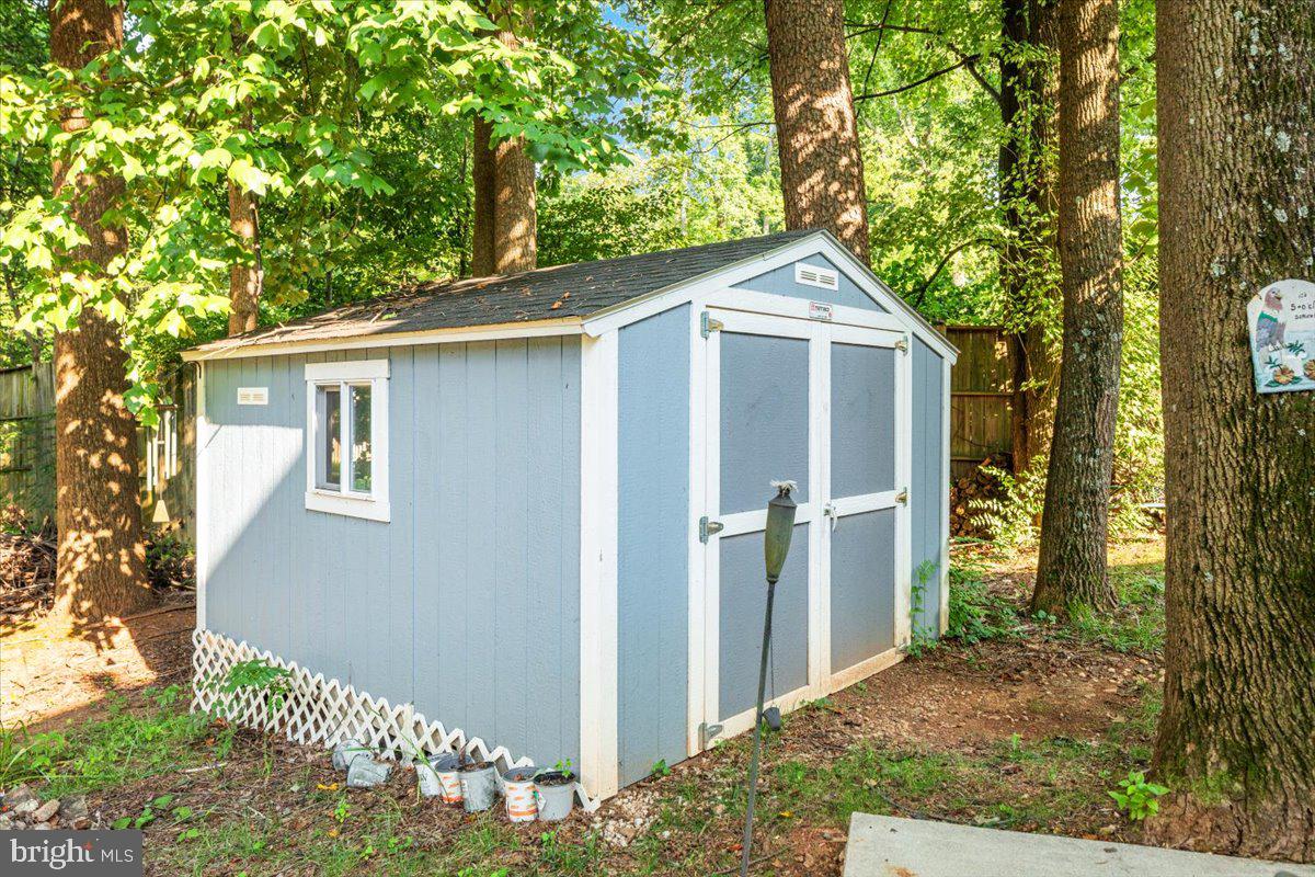 9333 RAINTREE RD, BURKE, Virginia 22015, 5 Bedrooms Bedrooms, ,3 BathroomsBathrooms,Residential,For sale,9333 RAINTREE RD,VAFX2253814 MLS # VAFX2253814