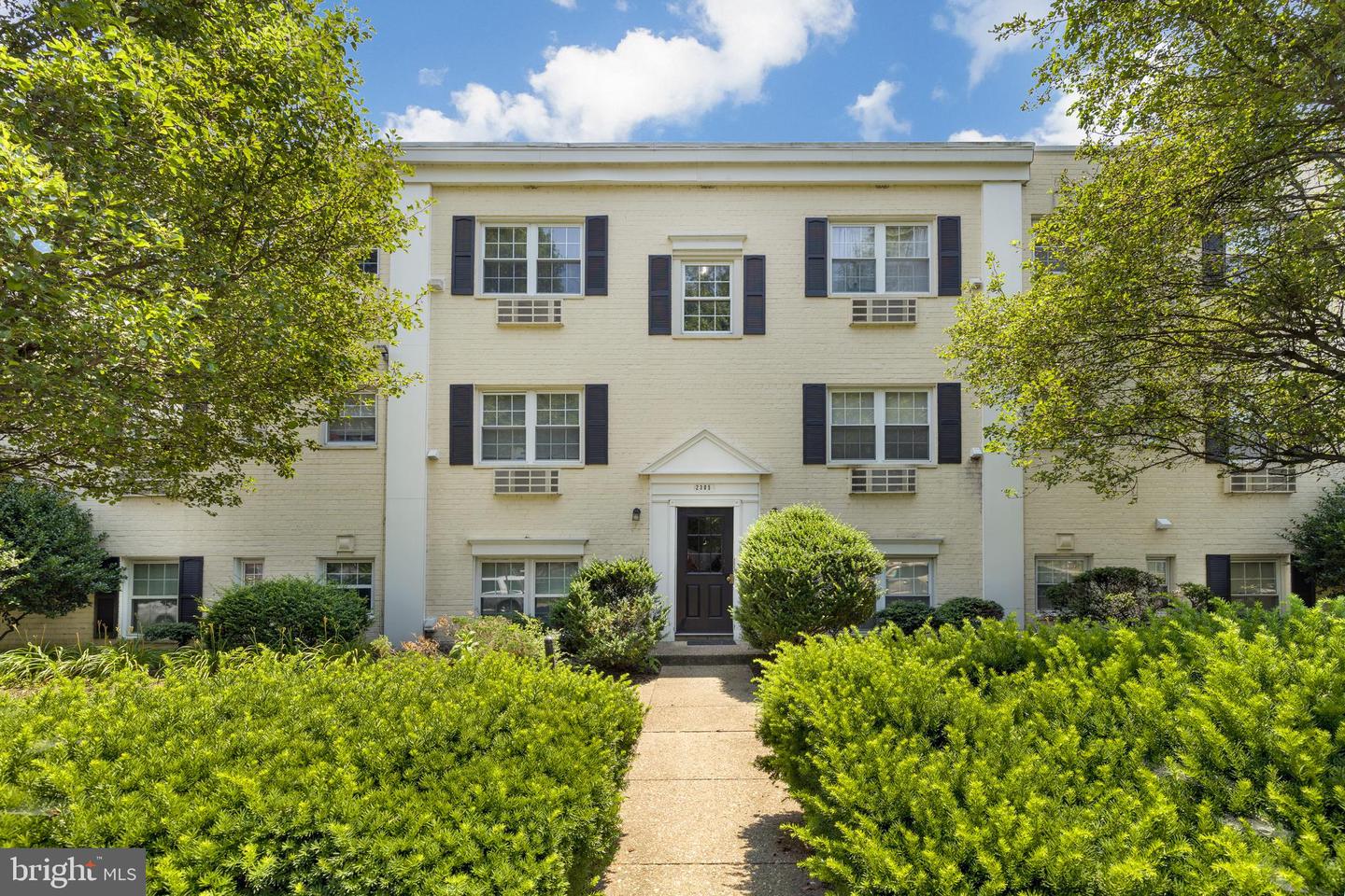 2305 FARRINGTON AVE #203, ALEXANDRIA, Virginia 22303, 2 Bedrooms Bedrooms, ,1 BathroomBathrooms,Residential,For sale,2305 FARRINGTON AVE #203,VAFX2253706 MLS # VAFX2253706