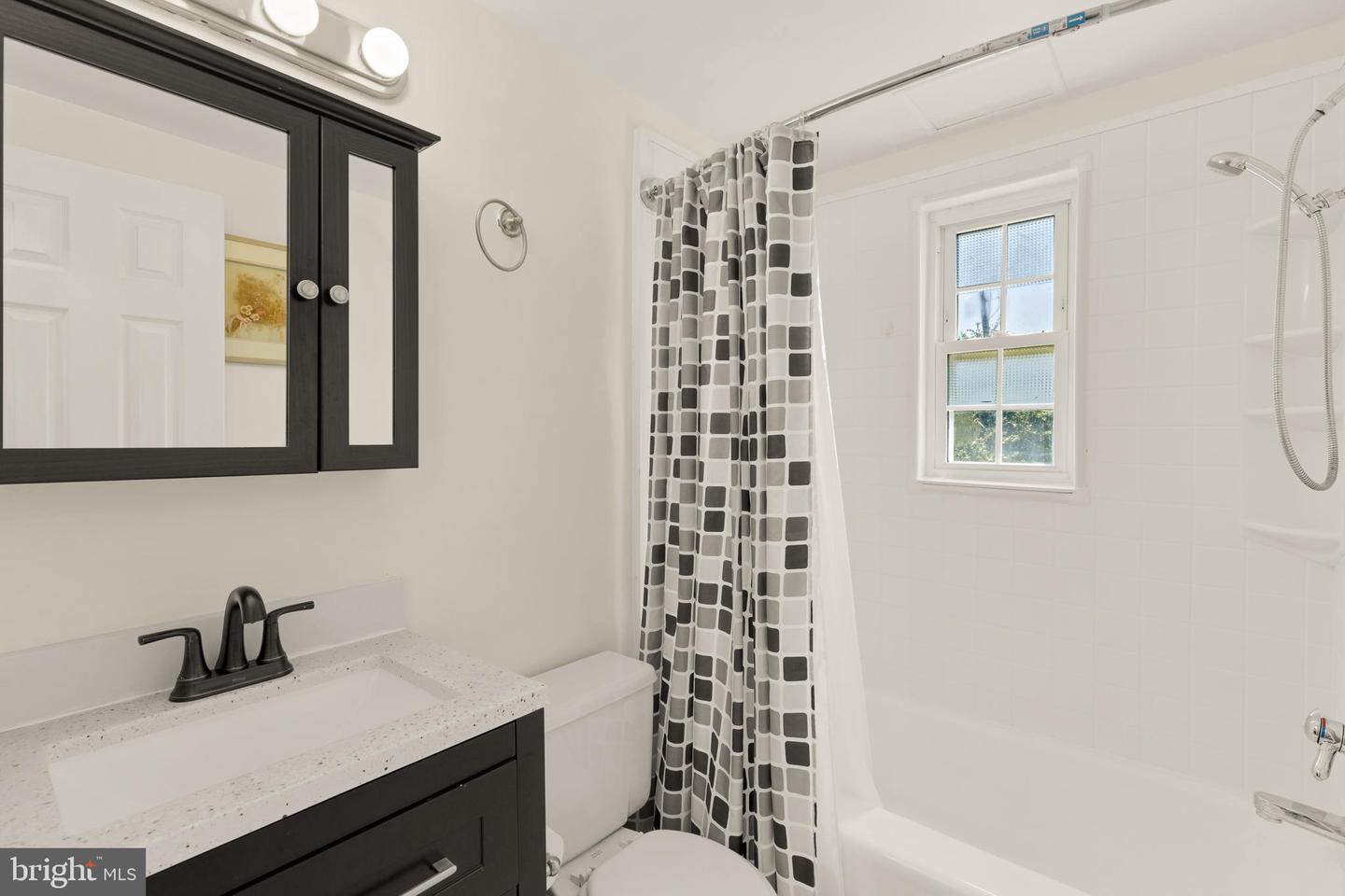 2305 FARRINGTON AVE #203, ALEXANDRIA, Virginia 22303, 2 Bedrooms Bedrooms, ,1 BathroomBathrooms,Residential,For sale,2305 FARRINGTON AVE #203,VAFX2253706 MLS # VAFX2253706