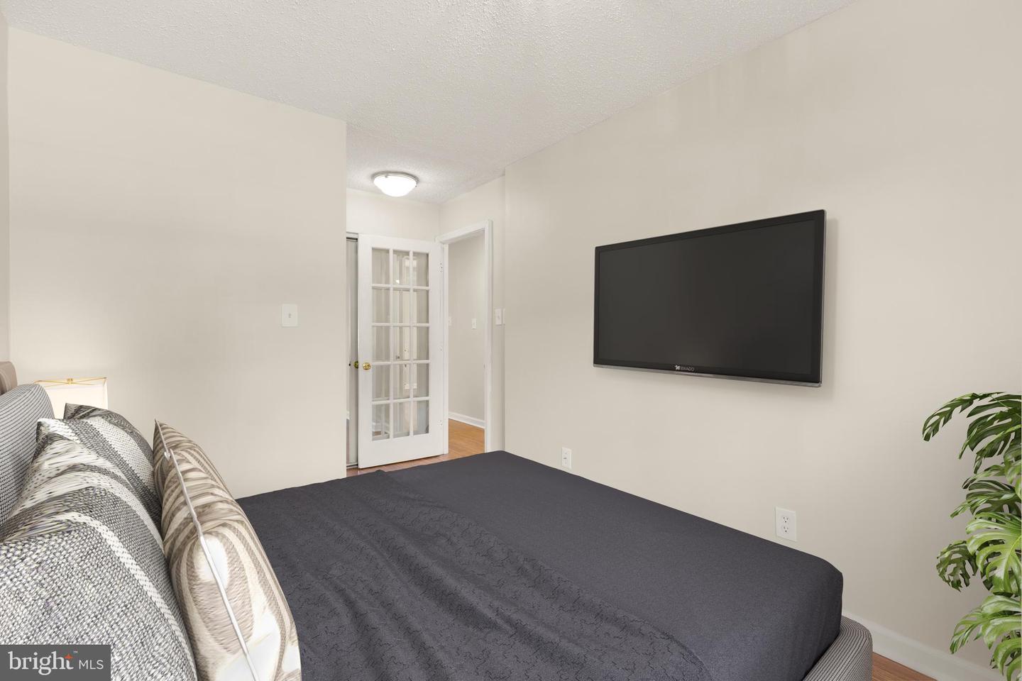 2305 FARRINGTON AVE #203, ALEXANDRIA, Virginia 22303, 2 Bedrooms Bedrooms, ,1 BathroomBathrooms,Residential,For sale,2305 FARRINGTON AVE #203,VAFX2253706 MLS # VAFX2253706