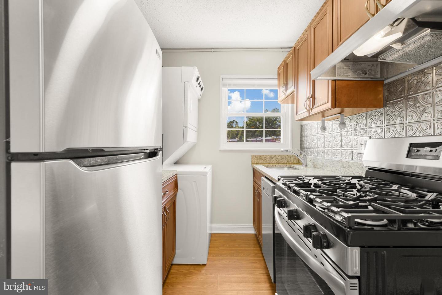 2305 FARRINGTON AVE #203, ALEXANDRIA, Virginia 22303, 2 Bedrooms Bedrooms, ,1 BathroomBathrooms,Residential,For sale,2305 FARRINGTON AVE #203,VAFX2253706 MLS # VAFX2253706
