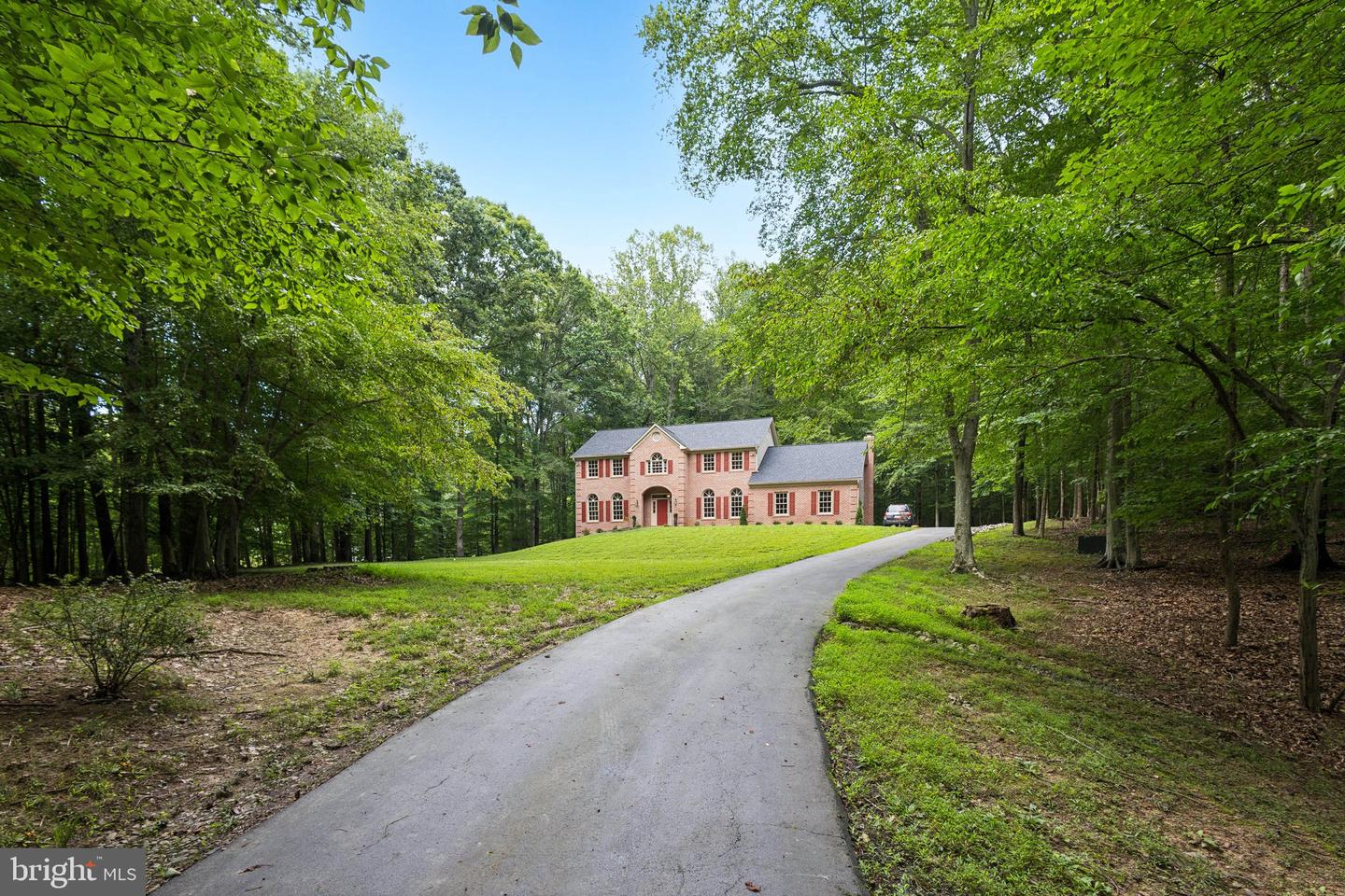 7505 WILLOWBROOK RD, FAIRFAX STATION, Virginia 22039, 5 Bedrooms Bedrooms, ,3 BathroomsBathrooms,Residential,For sale,7505 WILLOWBROOK RD,VAFX2254200 MLS # VAFX2254200