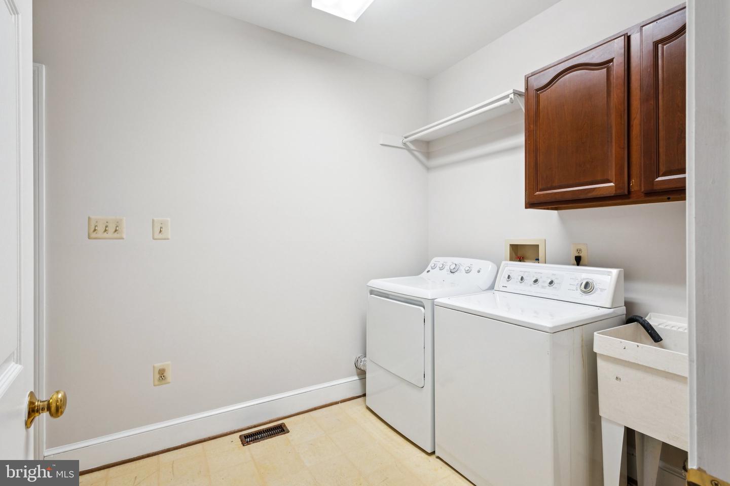 7505 WILLOWBROOK RD, FAIRFAX STATION, Virginia 22039, 5 Bedrooms Bedrooms, ,3 BathroomsBathrooms,Residential,For sale,7505 WILLOWBROOK RD,VAFX2254200 MLS # VAFX2254200