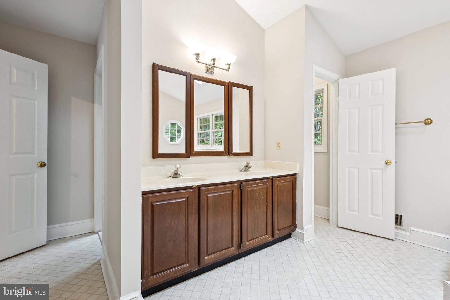 7505 WILLOWBROOK RD, FAIRFAX STATION, Virginia 22039, 5 Bedrooms Bedrooms, ,3 BathroomsBathrooms,Residential,For sale,7505 WILLOWBROOK RD,VAFX2254200 MLS # VAFX2254200