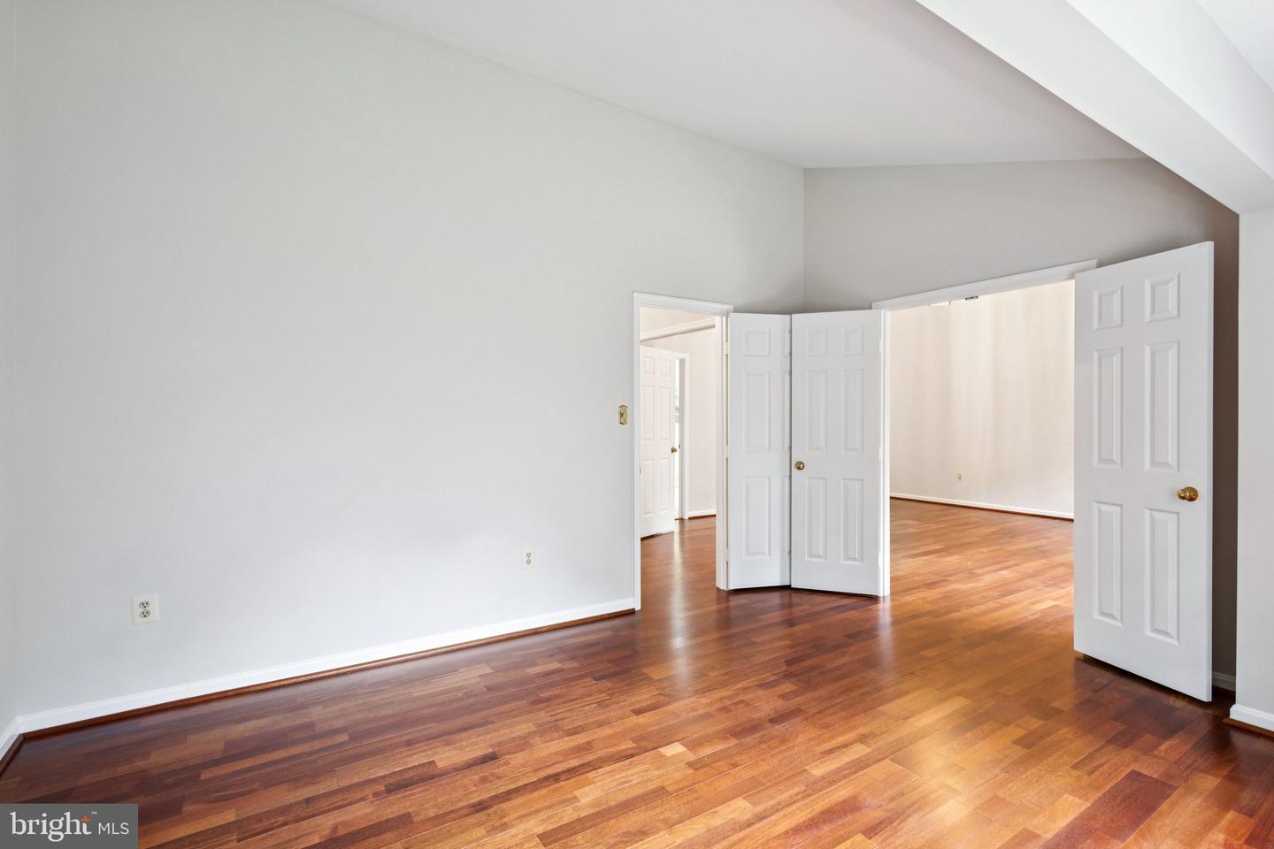 7505 WILLOWBROOK RD, FAIRFAX STATION, Virginia 22039, 5 Bedrooms Bedrooms, ,3 BathroomsBathrooms,Residential,For sale,7505 WILLOWBROOK RD,VAFX2254200 MLS # VAFX2254200