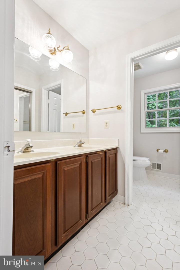 7505 WILLOWBROOK RD, FAIRFAX STATION, Virginia 22039, 5 Bedrooms Bedrooms, ,3 BathroomsBathrooms,Residential,For sale,7505 WILLOWBROOK RD,VAFX2254200 MLS # VAFX2254200