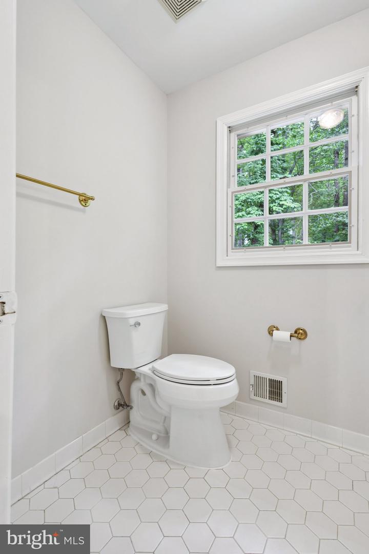 7505 WILLOWBROOK RD, FAIRFAX STATION, Virginia 22039, 5 Bedrooms Bedrooms, ,3 BathroomsBathrooms,Residential,For sale,7505 WILLOWBROOK RD,VAFX2254200 MLS # VAFX2254200