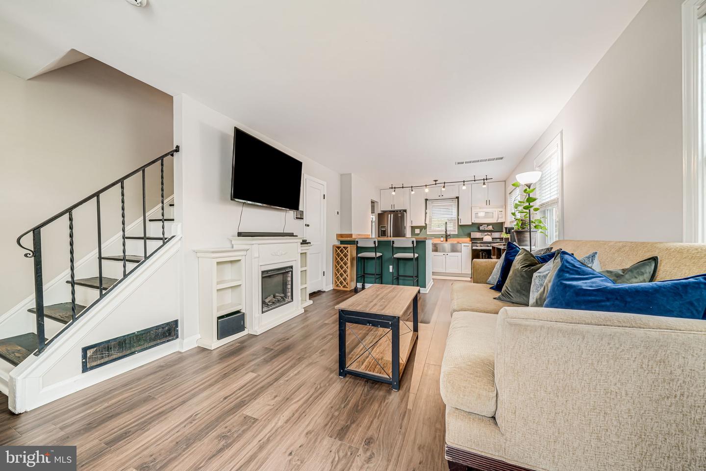 5822 FIFER DR, ALEXANDRIA, Virginia 22303, 2 Bedrooms Bedrooms, ,1 BathroomBathrooms,Residential,For sale,5822 FIFER DR,VAFX2254218 MLS # VAFX2254218