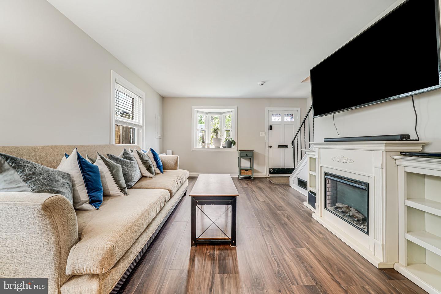 5822 FIFER DR, ALEXANDRIA, Virginia 22303, 2 Bedrooms Bedrooms, ,1 BathroomBathrooms,Residential,For sale,5822 FIFER DR,VAFX2254218 MLS # VAFX2254218