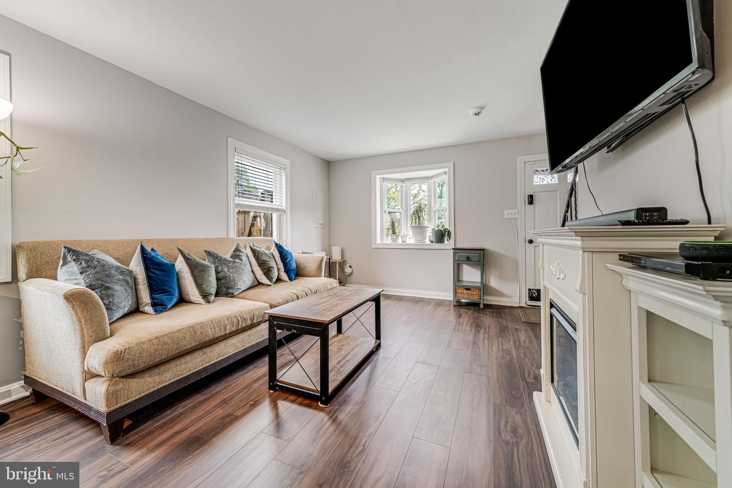 5822 FIFER DR, ALEXANDRIA, Virginia 22303, 2 Bedrooms Bedrooms, ,1 BathroomBathrooms,Residential,For sale,5822 FIFER DR,VAFX2254218 MLS # VAFX2254218