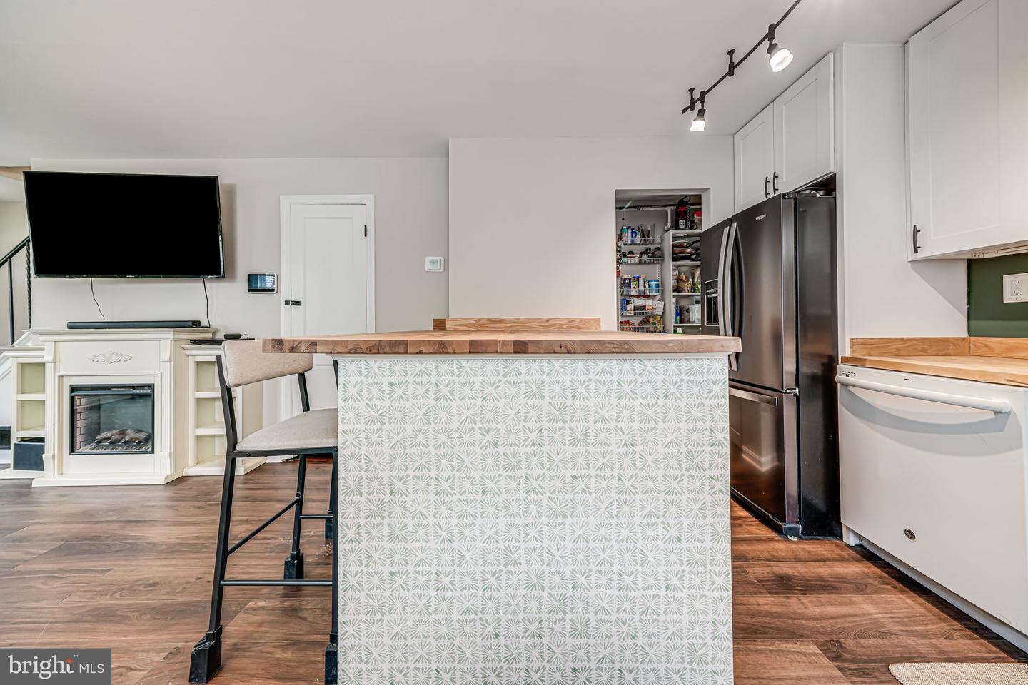 5822 FIFER DR, ALEXANDRIA, Virginia 22303, 2 Bedrooms Bedrooms, ,1 BathroomBathrooms,Residential,For sale,5822 FIFER DR,VAFX2254218 MLS # VAFX2254218