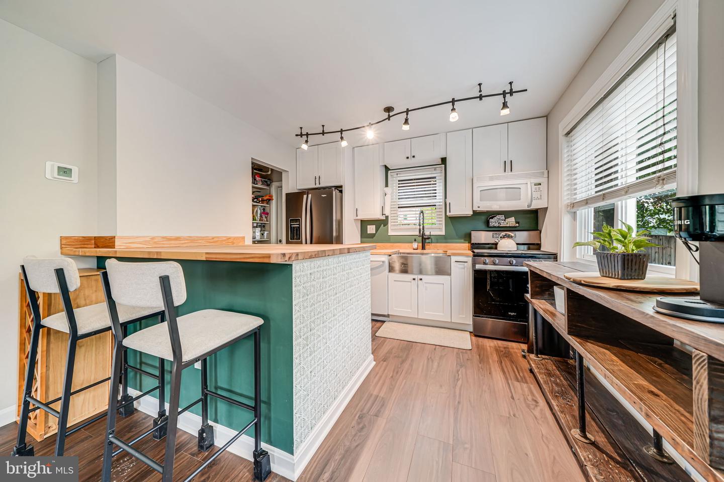 5822 FIFER DR, ALEXANDRIA, Virginia 22303, 2 Bedrooms Bedrooms, ,1 BathroomBathrooms,Residential,For sale,5822 FIFER DR,VAFX2254218 MLS # VAFX2254218