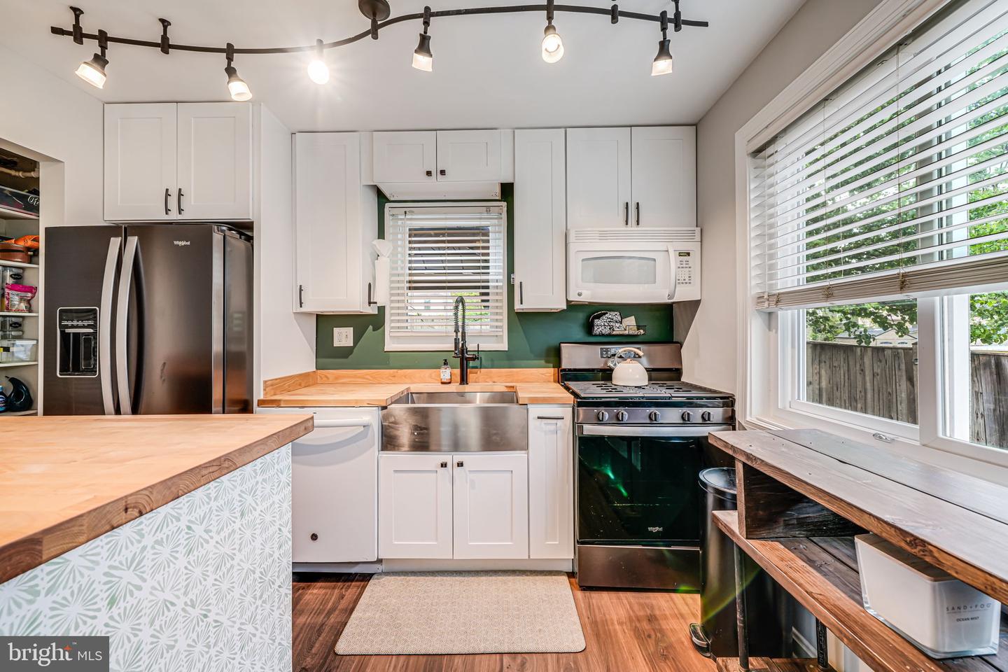 5822 FIFER DR, ALEXANDRIA, Virginia 22303, 2 Bedrooms Bedrooms, ,1 BathroomBathrooms,Residential,For sale,5822 FIFER DR,VAFX2254218 MLS # VAFX2254218