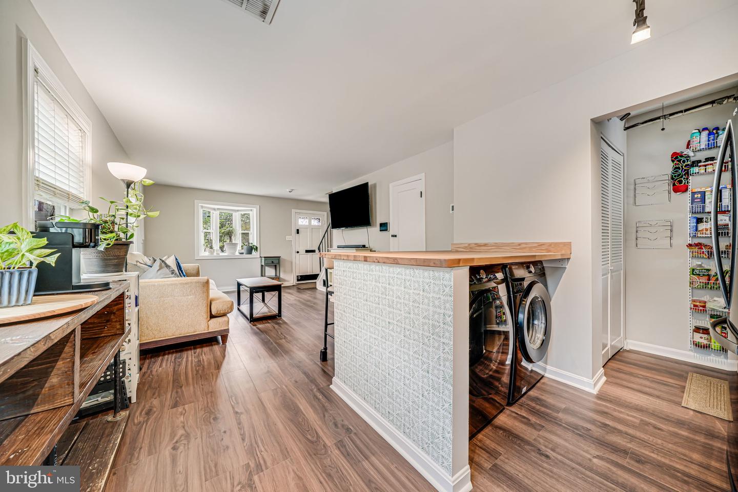 5822 FIFER DR, ALEXANDRIA, Virginia 22303, 2 Bedrooms Bedrooms, ,1 BathroomBathrooms,Residential,For sale,5822 FIFER DR,VAFX2254218 MLS # VAFX2254218