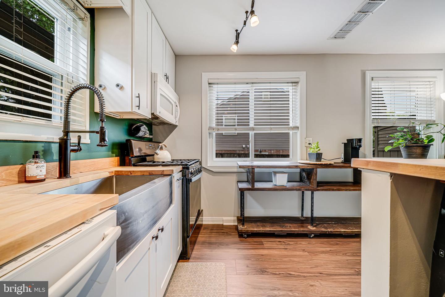 5822 FIFER DR, ALEXANDRIA, Virginia 22303, 2 Bedrooms Bedrooms, ,1 BathroomBathrooms,Residential,For sale,5822 FIFER DR,VAFX2254218 MLS # VAFX2254218