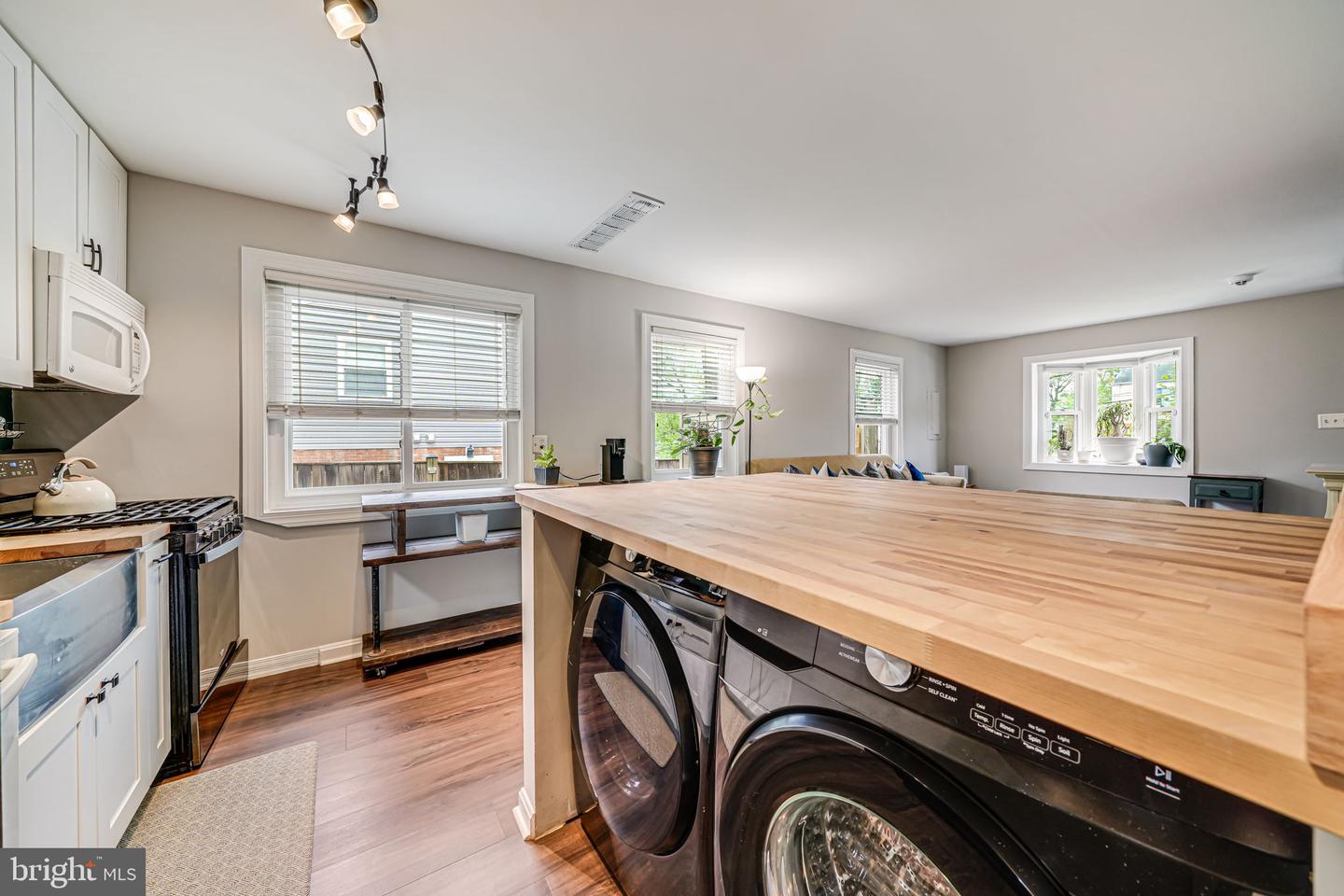 5822 FIFER DR, ALEXANDRIA, Virginia 22303, 2 Bedrooms Bedrooms, ,1 BathroomBathrooms,Residential,For sale,5822 FIFER DR,VAFX2254218 MLS # VAFX2254218