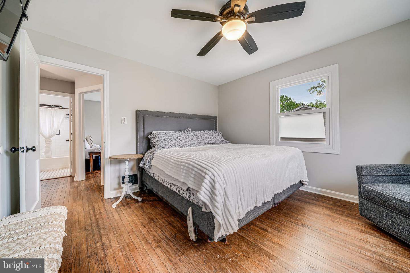 5822 FIFER DR, ALEXANDRIA, Virginia 22303, 2 Bedrooms Bedrooms, ,1 BathroomBathrooms,Residential,For sale,5822 FIFER DR,VAFX2254218 MLS # VAFX2254218