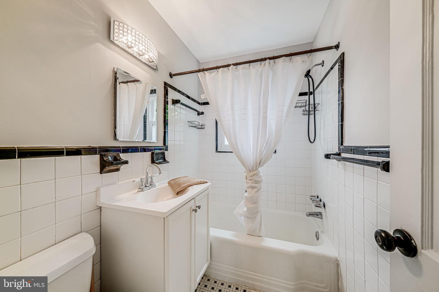 5822 FIFER DR, ALEXANDRIA, Virginia 22303, 2 Bedrooms Bedrooms, ,1 BathroomBathrooms,Residential,For sale,5822 FIFER DR,VAFX2254218 MLS # VAFX2254218
