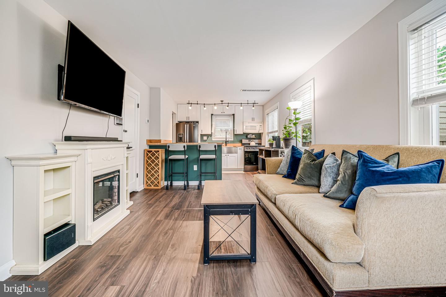 5822 FIFER DR, ALEXANDRIA, Virginia 22303, 2 Bedrooms Bedrooms, ,1 BathroomBathrooms,Residential,For sale,5822 FIFER DR,VAFX2254218 MLS # VAFX2254218