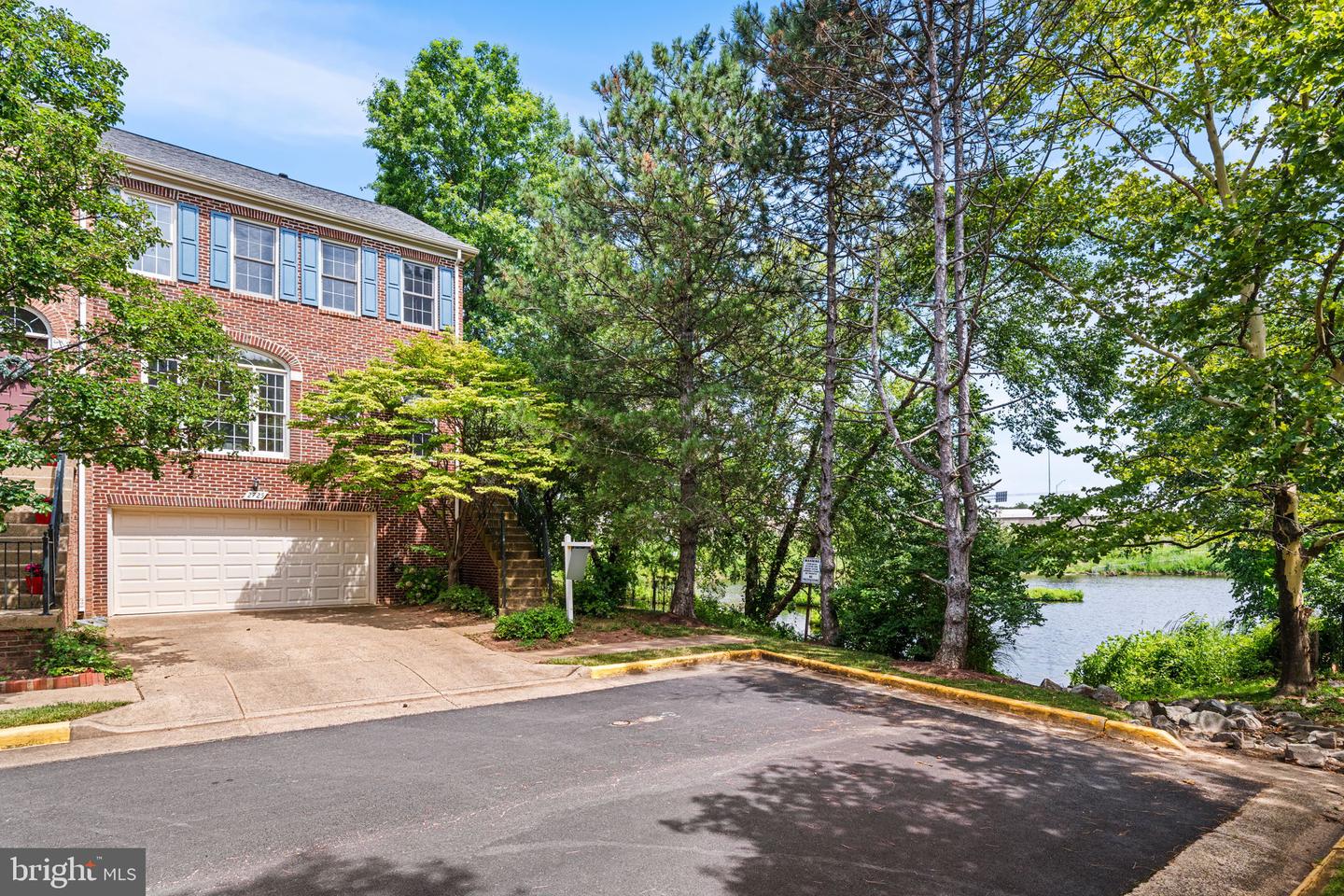 2725 BARONHURST DR, VIENNA, Virginia 22181, 3 Bedrooms Bedrooms, ,3 BathroomsBathrooms,Residential,For sale,2725 BARONHURST DR,VAFX2254240 MLS # VAFX2254240