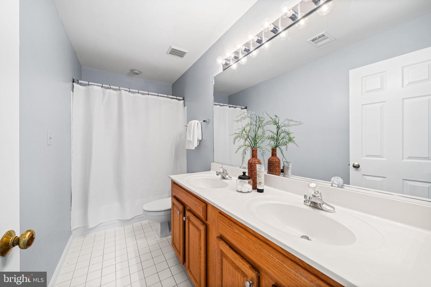 2725 BARONHURST DR, VIENNA, Virginia 22181, 3 Bedrooms Bedrooms, ,3 BathroomsBathrooms,Residential,For sale,2725 BARONHURST DR,VAFX2254240 MLS # VAFX2254240
