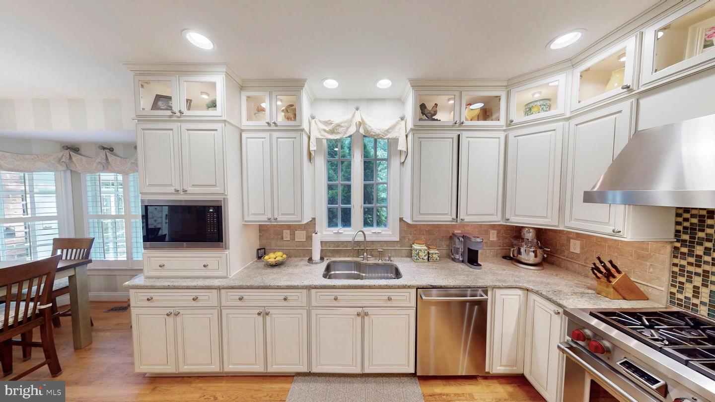 7565 MARSHALL DR, ANNANDALE, Virginia 22003, 5 Bedrooms Bedrooms, ,4 BathroomsBathrooms,Residential,For sale,7565 MARSHALL DR,VAFX2254244 MLS # VAFX2254244