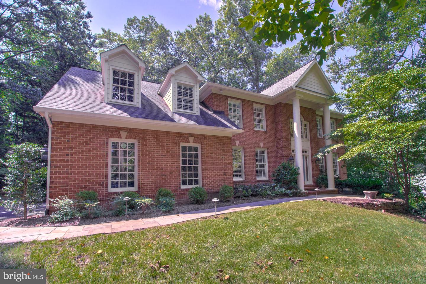 7565 MARSHALL DR, ANNANDALE, Virginia 22003, 5 Bedrooms Bedrooms, ,4 BathroomsBathrooms,Residential,For sale,7565 MARSHALL DR,VAFX2254244 MLS # VAFX2254244