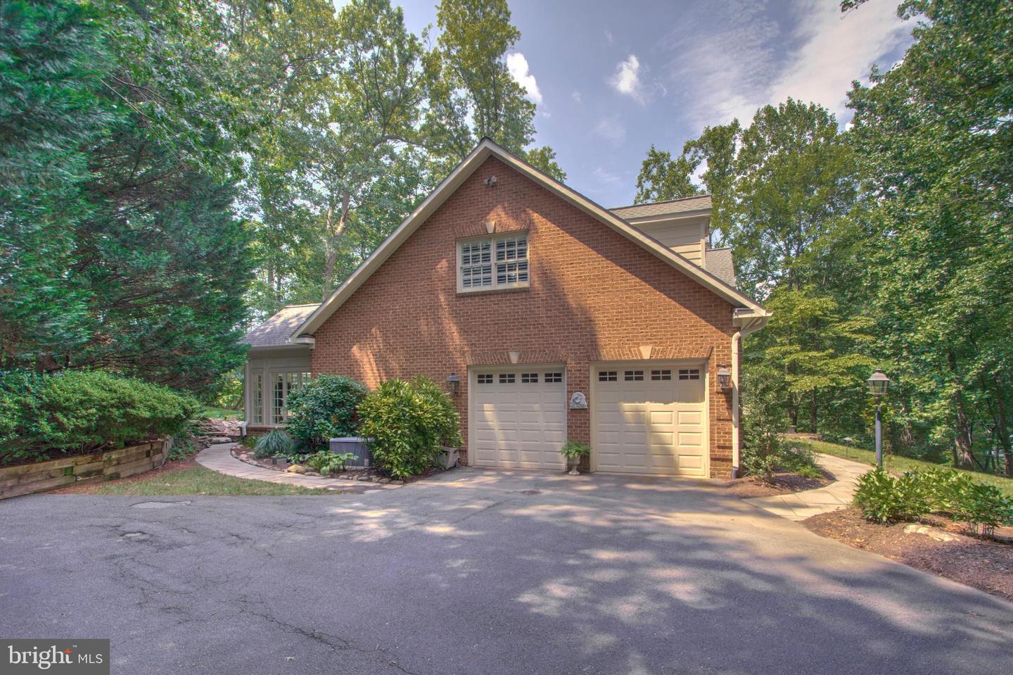 7565 MARSHALL DR, ANNANDALE, Virginia 22003, 5 Bedrooms Bedrooms, ,4 BathroomsBathrooms,Residential,For sale,7565 MARSHALL DR,VAFX2254244 MLS # VAFX2254244