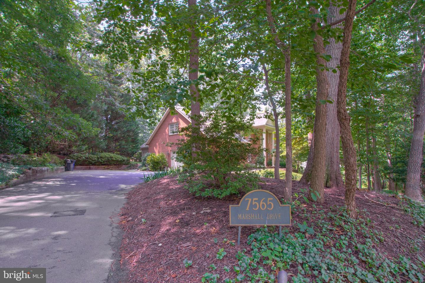 7565 MARSHALL DR, ANNANDALE, Virginia 22003, 5 Bedrooms Bedrooms, ,4 BathroomsBathrooms,Residential,For sale,7565 MARSHALL DR,VAFX2254244 MLS # VAFX2254244