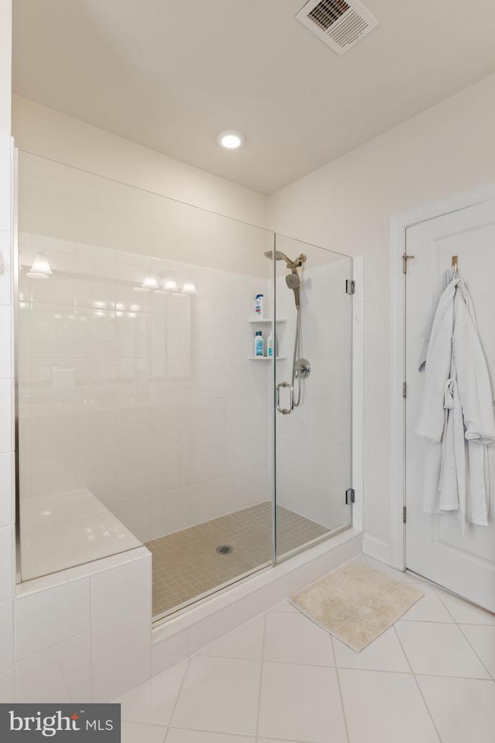 44589 YORK CREST TER #300, ASHBURN, Virginia 20147, 3 Bedrooms Bedrooms, ,2 BathroomsBathrooms,Residential,For sale,44589 YORK CREST TER #300,VALO2101558 MLS # VALO2101558