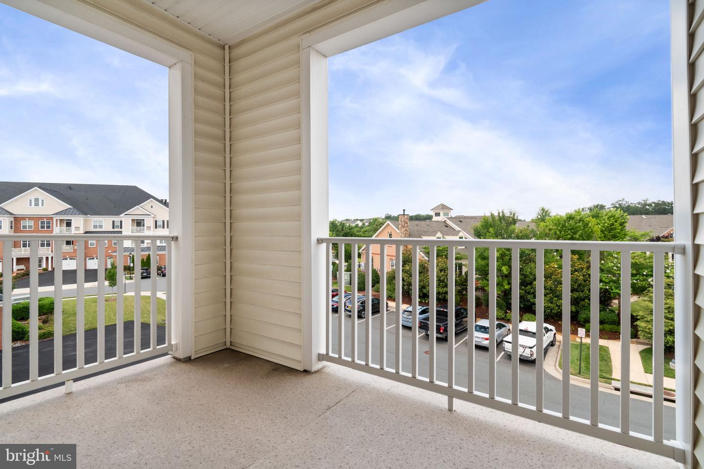 44589 YORK CREST TER #300, ASHBURN, Virginia 20147, 3 Bedrooms Bedrooms, ,2 BathroomsBathrooms,Residential,For sale,44589 YORK CREST TER #300,VALO2101558 MLS # VALO2101558
