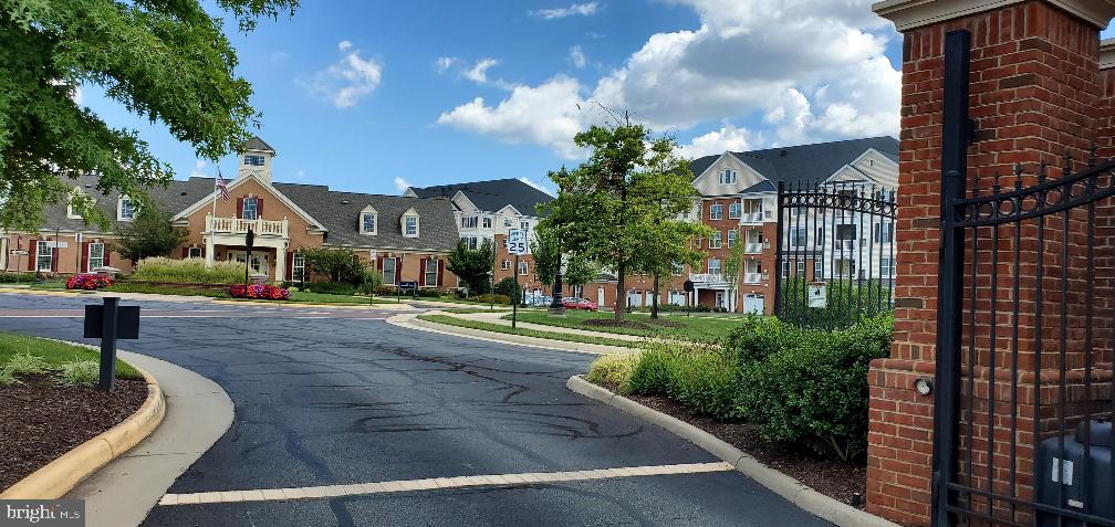 44589 YORK CREST TER #300, ASHBURN, Virginia 20147, 3 Bedrooms Bedrooms, ,2 BathroomsBathrooms,Residential,For sale,44589 YORK CREST TER #300,VALO2101558 MLS # VALO2101558