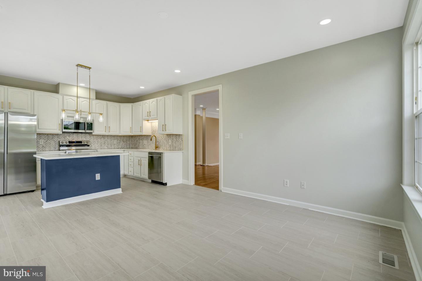 925 HERONS RUN LN, WOODBRIDGE, Virginia 22191, 4 Bedrooms Bedrooms, ,4 BathroomsBathrooms,Residential,For sale,925 HERONS RUN LN,VAPW2098820 MLS # VAPW2098820