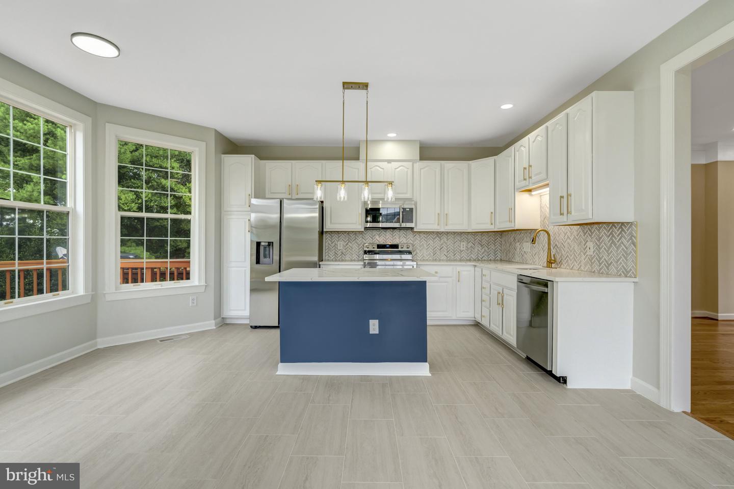 925 HERONS RUN LN, WOODBRIDGE, Virginia 22191, 4 Bedrooms Bedrooms, ,4 BathroomsBathrooms,Residential,For sale,925 HERONS RUN LN,VAPW2098820 MLS # VAPW2098820