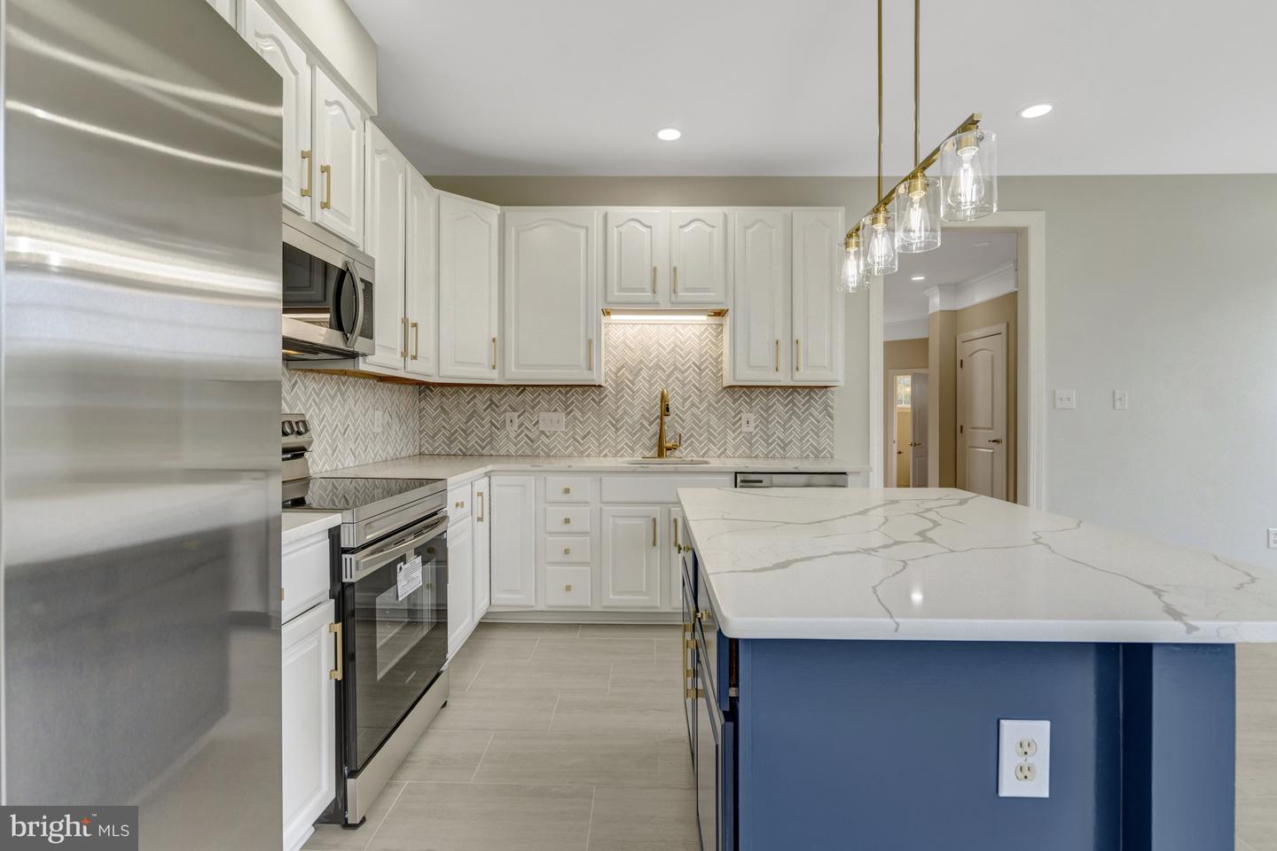 925 HERONS RUN LN, WOODBRIDGE, Virginia 22191, 4 Bedrooms Bedrooms, ,4 BathroomsBathrooms,Residential,For sale,925 HERONS RUN LN,VAPW2098820 MLS # VAPW2098820