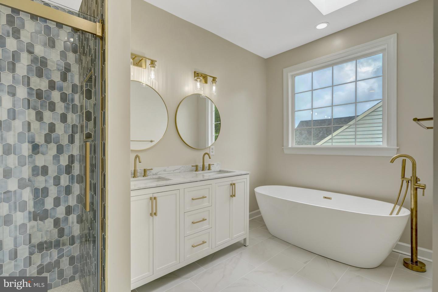 925 HERONS RUN LN, WOODBRIDGE, Virginia 22191, 4 Bedrooms Bedrooms, ,4 BathroomsBathrooms,Residential,For sale,925 HERONS RUN LN,VAPW2098820 MLS # VAPW2098820