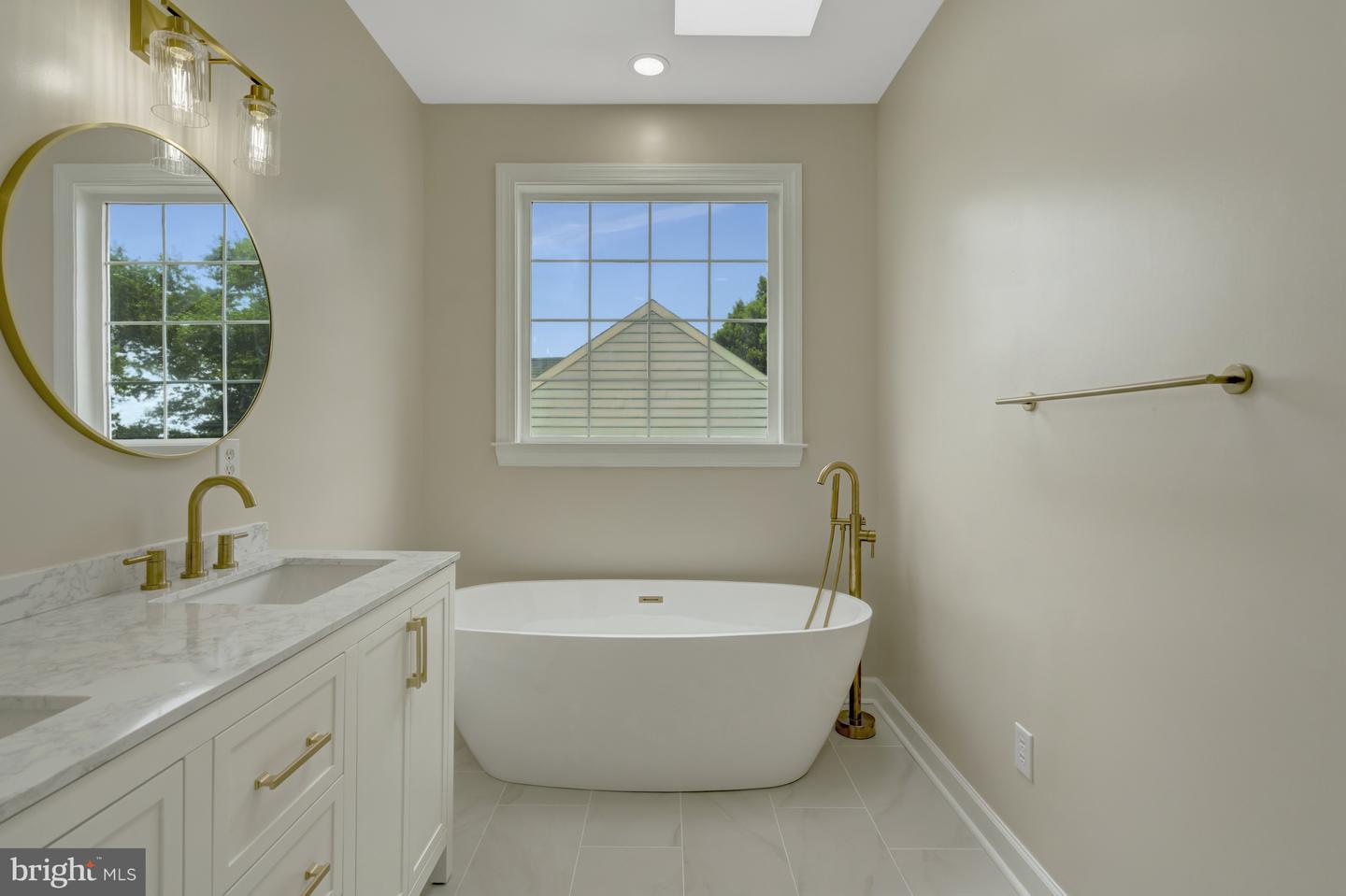 925 HERONS RUN LN, WOODBRIDGE, Virginia 22191, 4 Bedrooms Bedrooms, ,4 BathroomsBathrooms,Residential,For sale,925 HERONS RUN LN,VAPW2098820 MLS # VAPW2098820