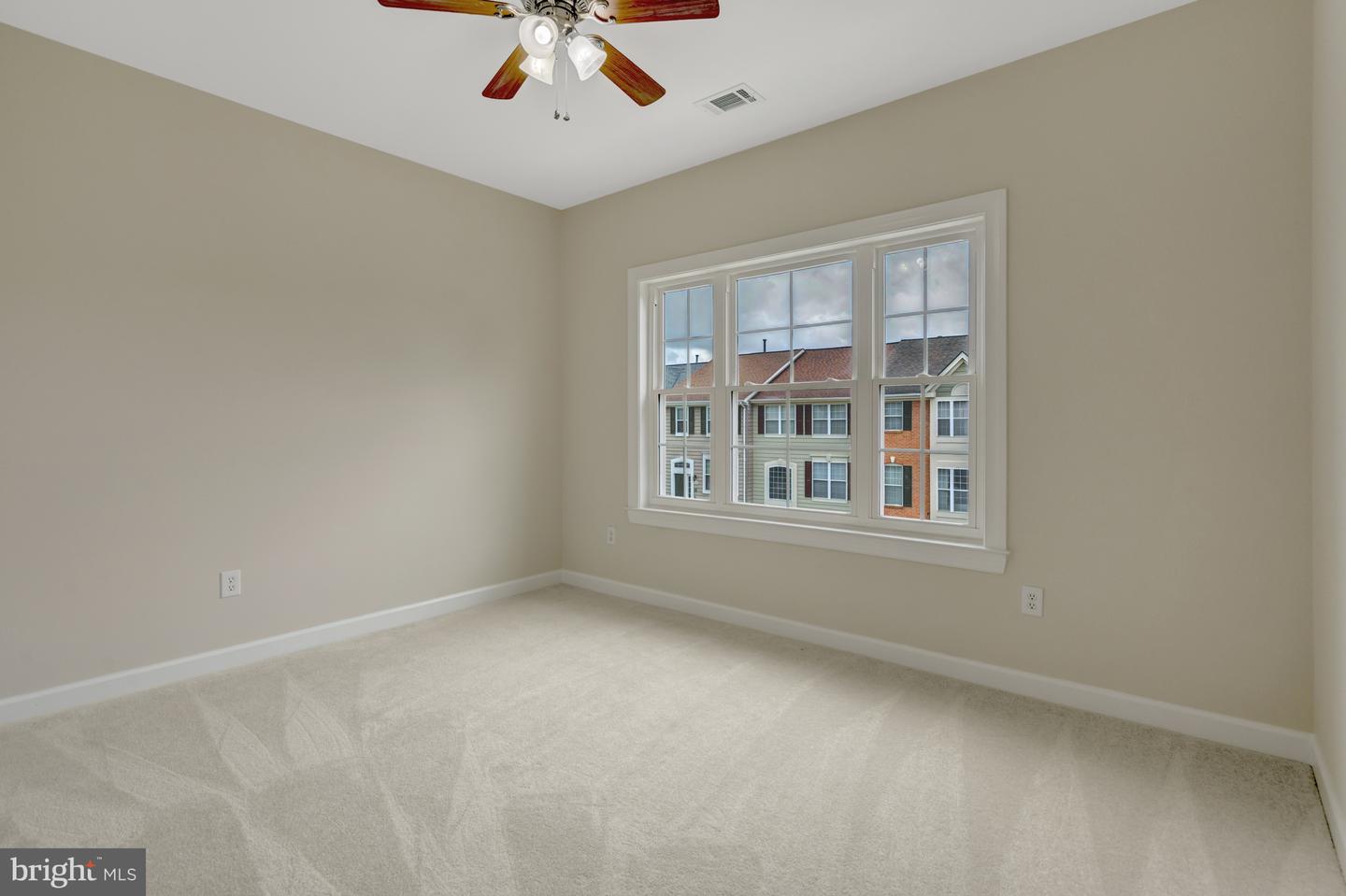 925 HERONS RUN LN, WOODBRIDGE, Virginia 22191, 4 Bedrooms Bedrooms, ,4 BathroomsBathrooms,Residential,For sale,925 HERONS RUN LN,VAPW2098820 MLS # VAPW2098820